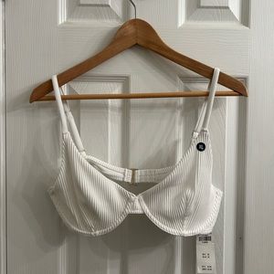 Brand new Hollister bikini top with under wire